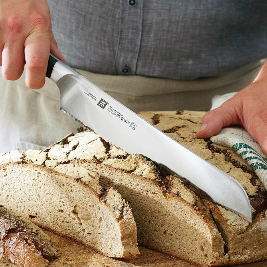 ZWILLING Pro 10″ Ultimate Bread Knife