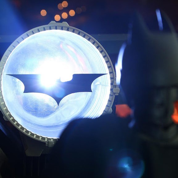 Bat Signal Prop by DC Collectibles