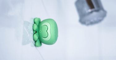 On Hand Creature Speaker, “Ringo” Green Octopus Shower