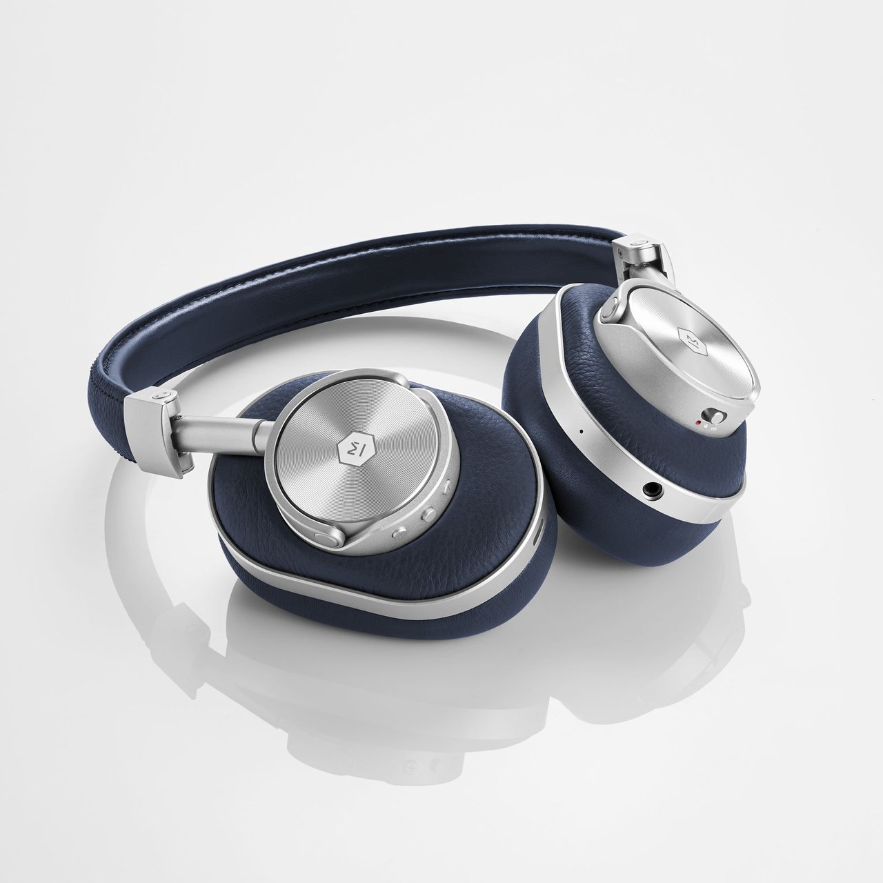 MW60 Silver/Navy Wireless Over-Ear Headphones