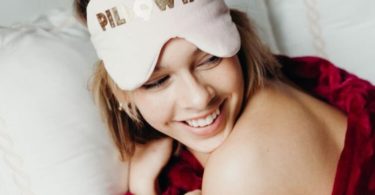 Pillowtalk Eye Mask in Bubblegum Velveteen