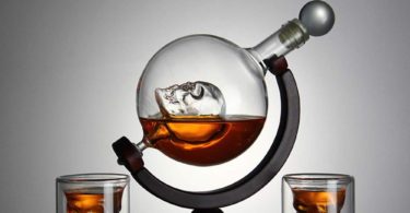 Skull Whiskey Decanter with Ice Cube Trays