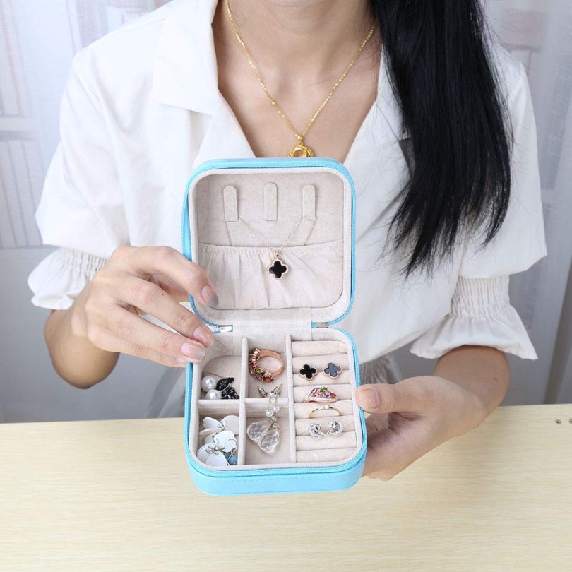 KINGFOM Small Portable Jewelry Display Organizer Box Travel Accessories Jewelry Storage Case Rings Earrings Necklace
