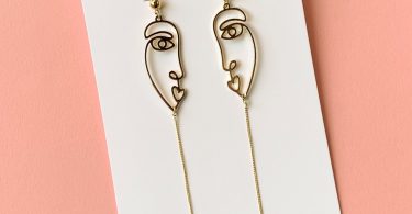 Blow Kiss Earrings