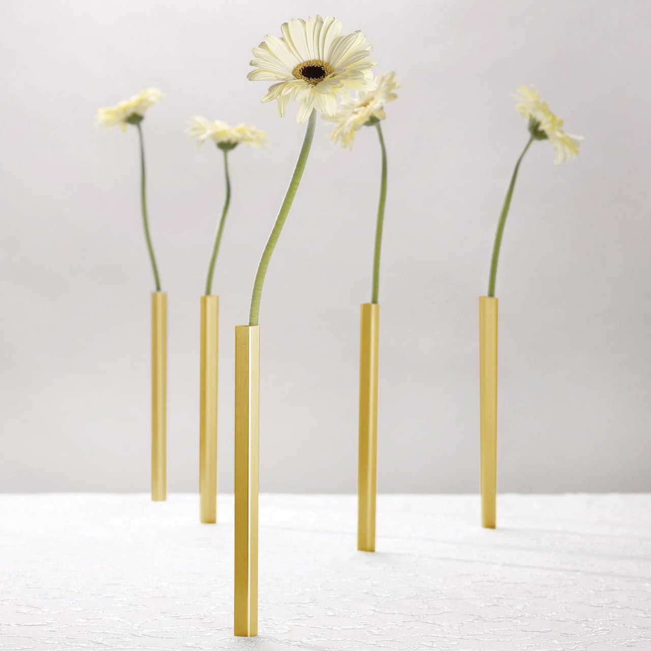 Magnetic Vase Set of 5 Aluminium Flower Vases (Gold) – Peleg Design