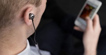 MA650i with Lightning – earphones with Lightning connector