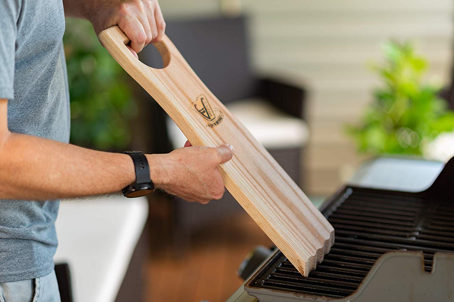 BBQ Wooden Grill Scraper Cleaner Pro