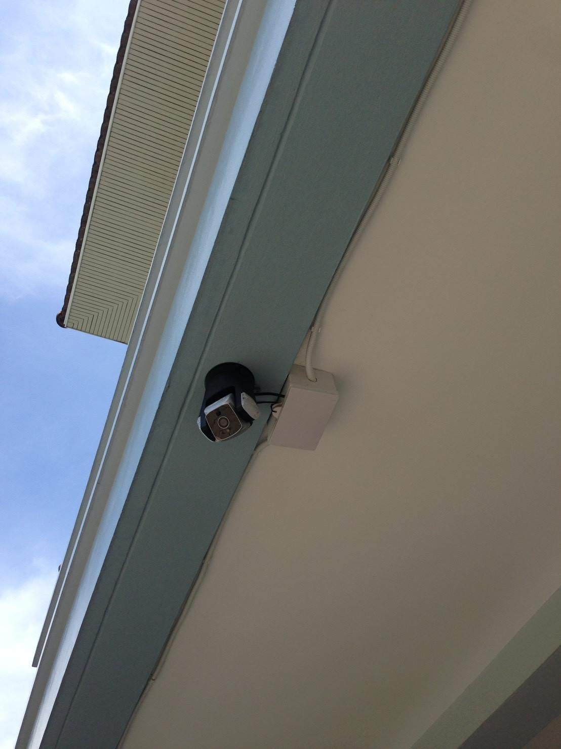 Amaryllo Triton: Biometric Auto Tracking Outdoor Light Bulb PTZ Wi-Fi Security Camera