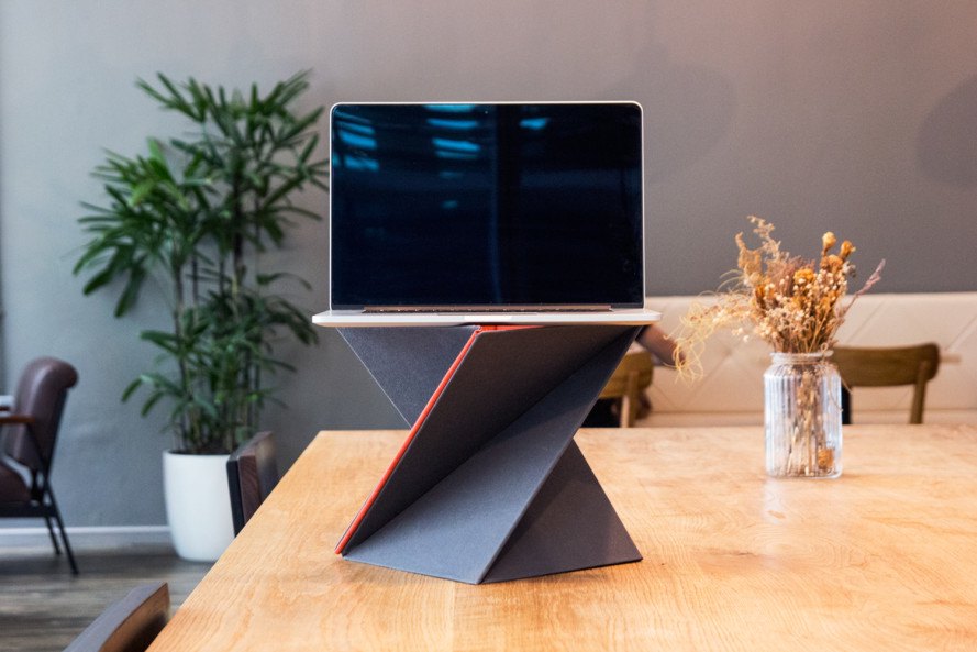 Levit8 – The flat folding portable standing desk