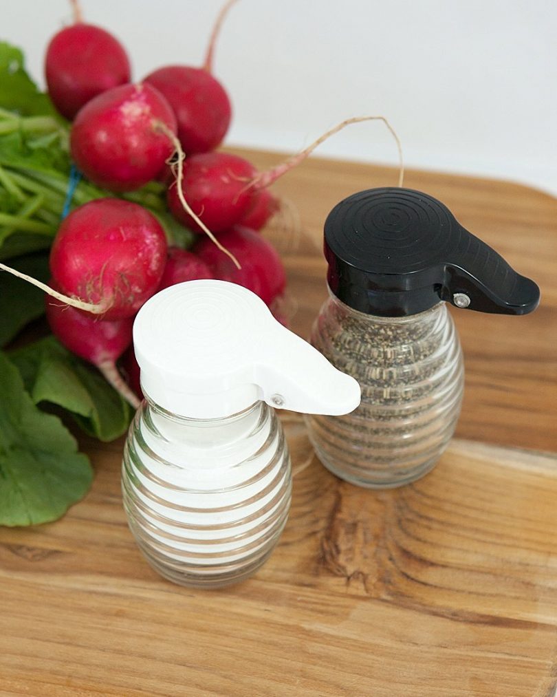 Tumbler Home – Shake It Free Shaker Glass Moisture Proof Humidity Free Salt and Pepper Shakers