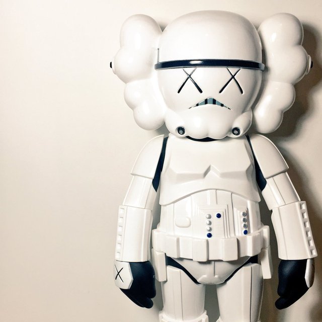 Sculpture STORMTROOPER by KAWS