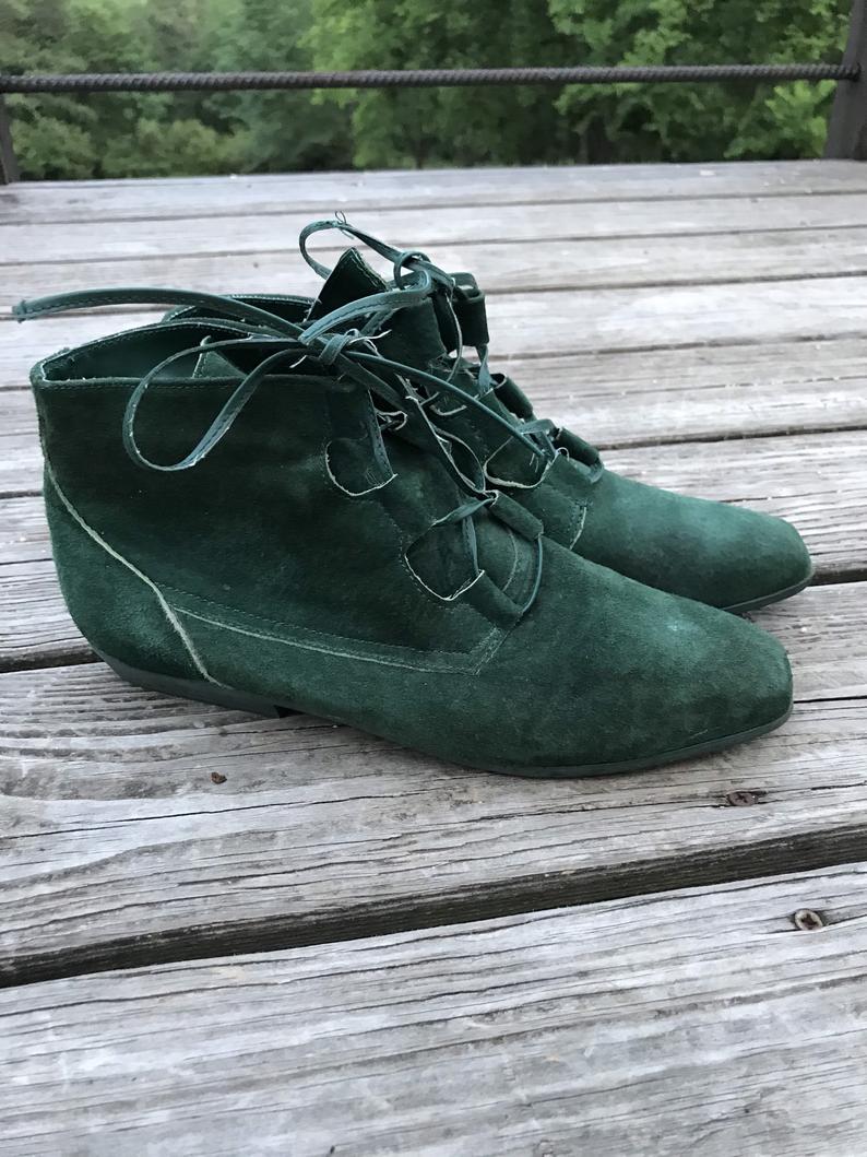 Vintage Candies Green Suede chukka boots size 8.5