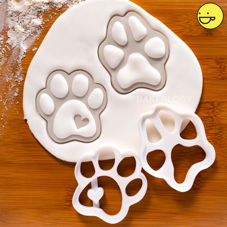 Paw prints cookie cutters  biscuit cutter  heart realistic