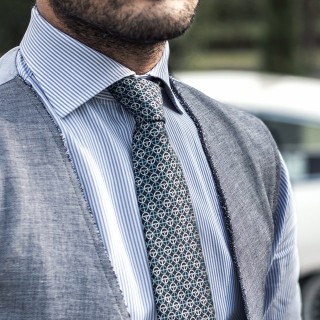 The Pigeon Blue/Grey Icon Tie