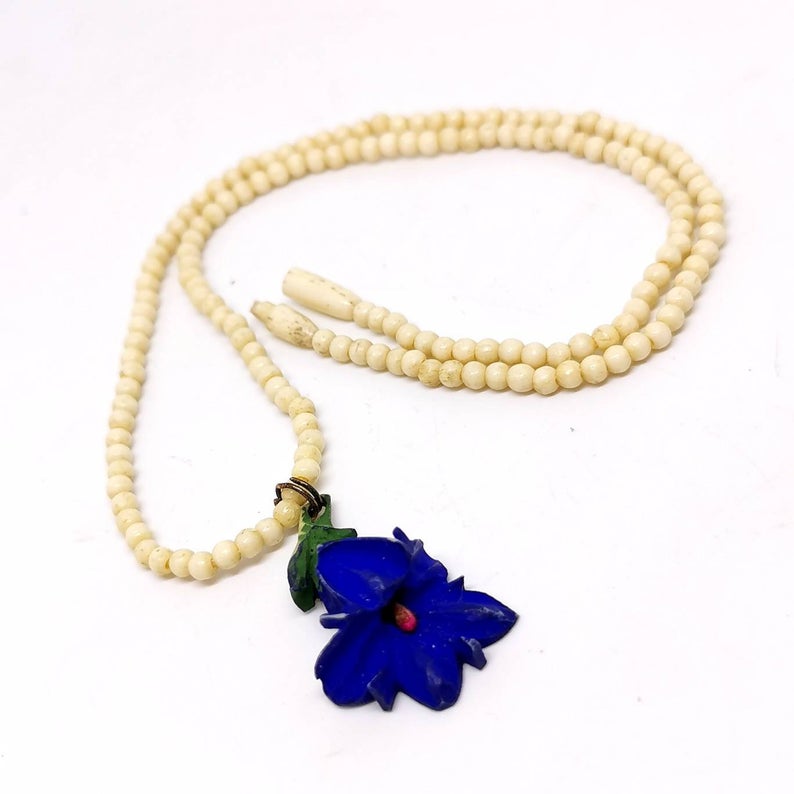 Vintage Hawaii hibiscus flower necklace. Carved bone. Vacation