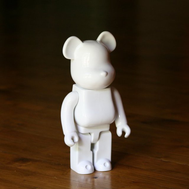 Bearbrick 400% Porcelain K.Olin tribu x Medicom