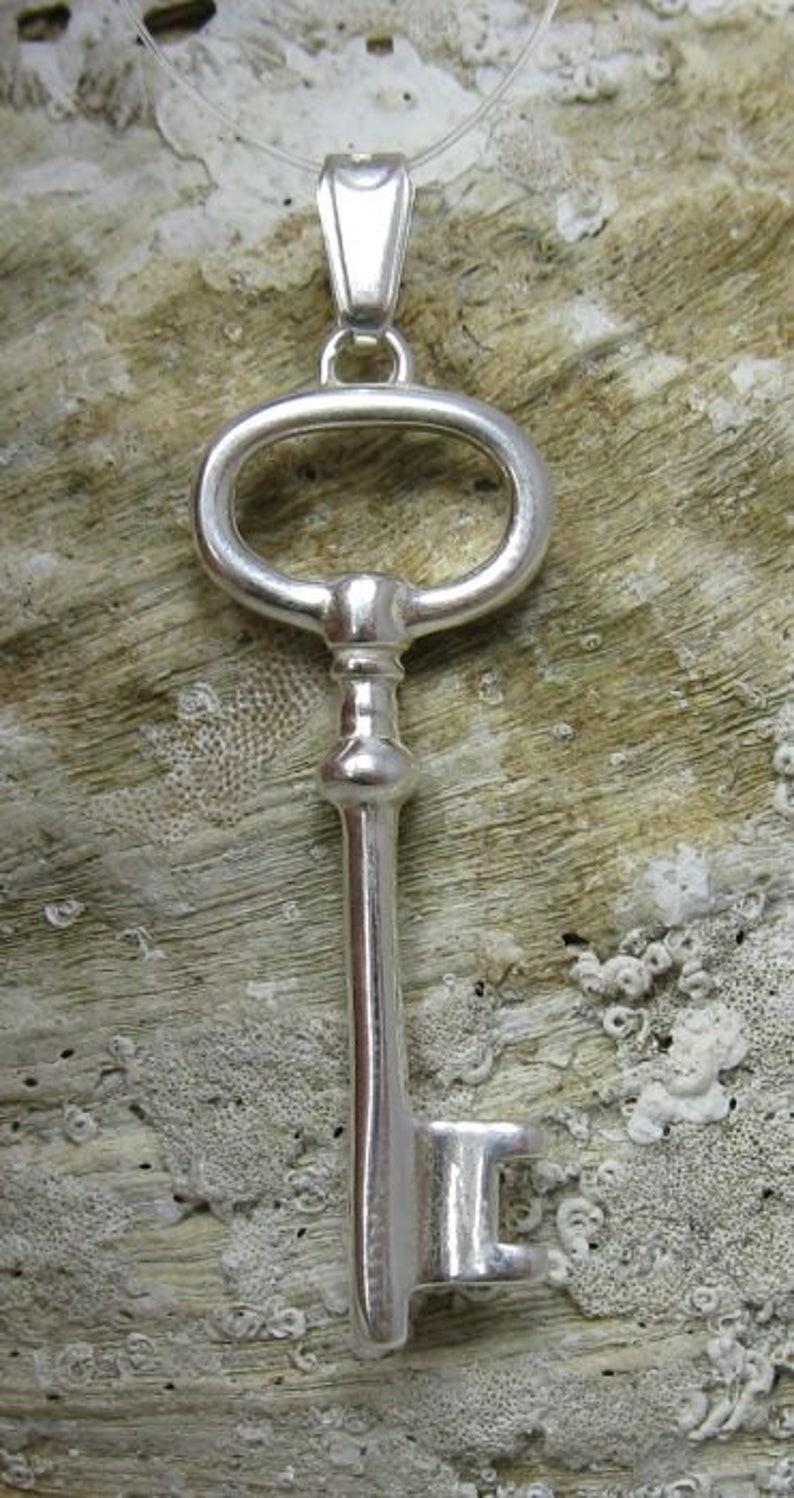 PE000761 Stylish Sterling silver pendant   solid 925 key new