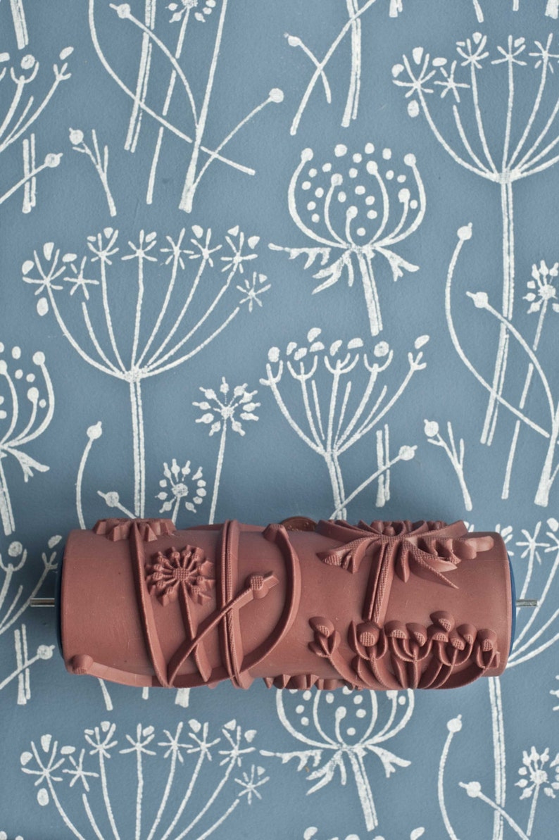 Tussock patterned paint roller