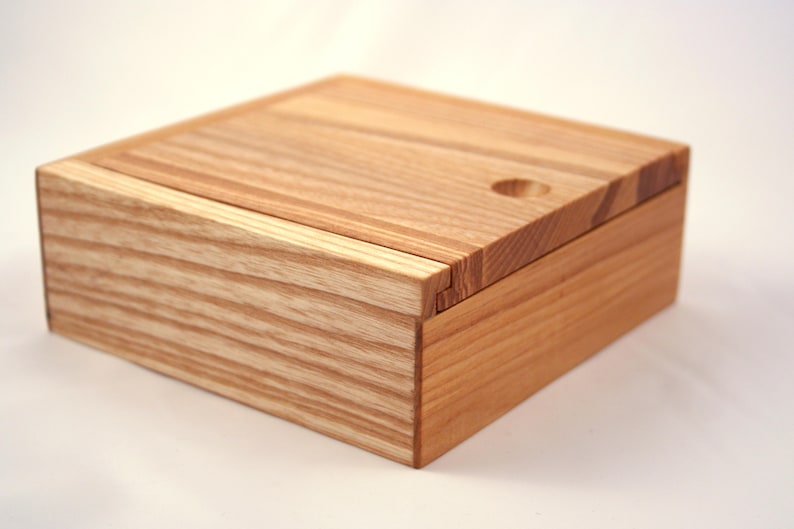 Wooden Jewelry Box / Keepsake box / Jewelry storage box.