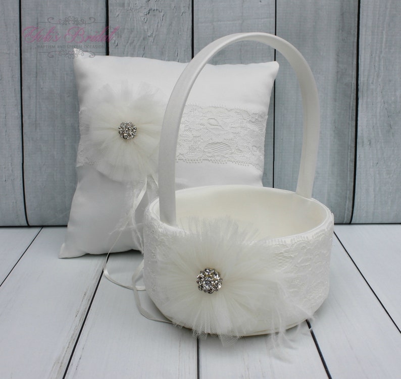 FAST SHIPPING Basket and Ring Pillow Set Set includes Ring