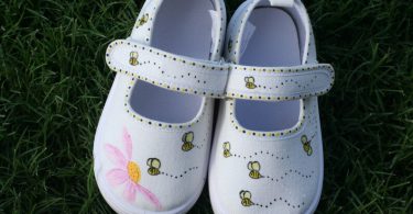 Bumble Bee Shoes hand painted canvas girls toddler size 8