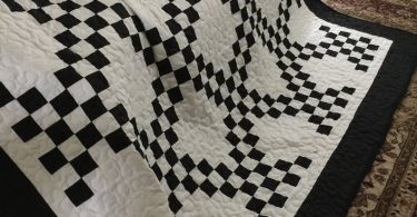 Quilt Irish Chain Black and White Queen with Black Border