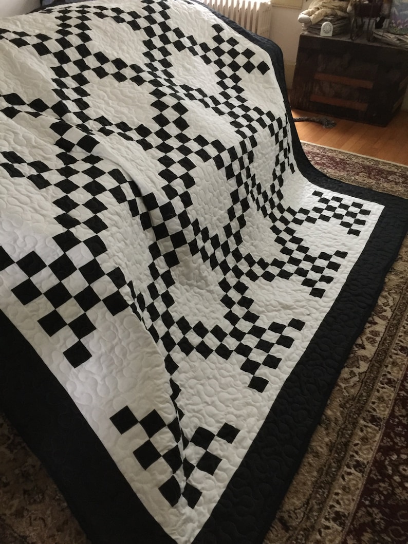 Quilt Irish Chain Black and White Queen with Black Border