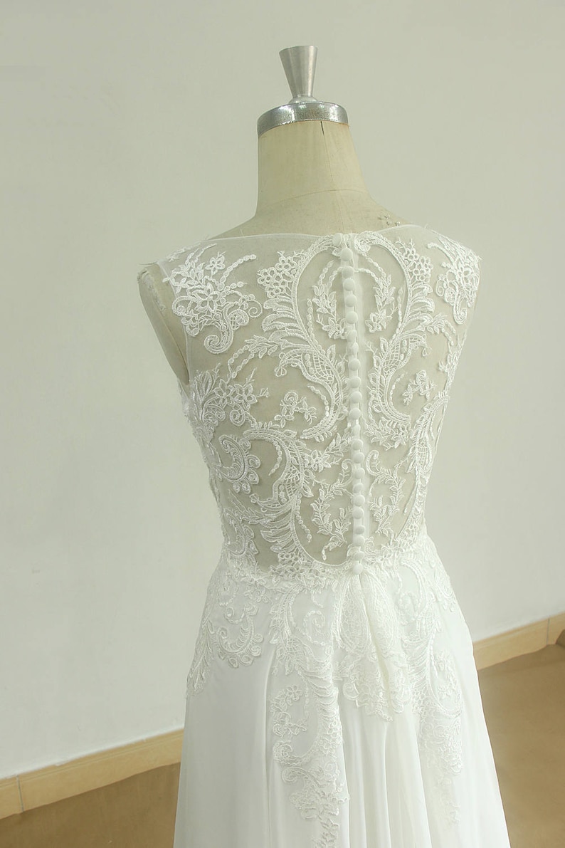 Sleeveless Vintage Chiffon Lace Wedding Dress with Deep V