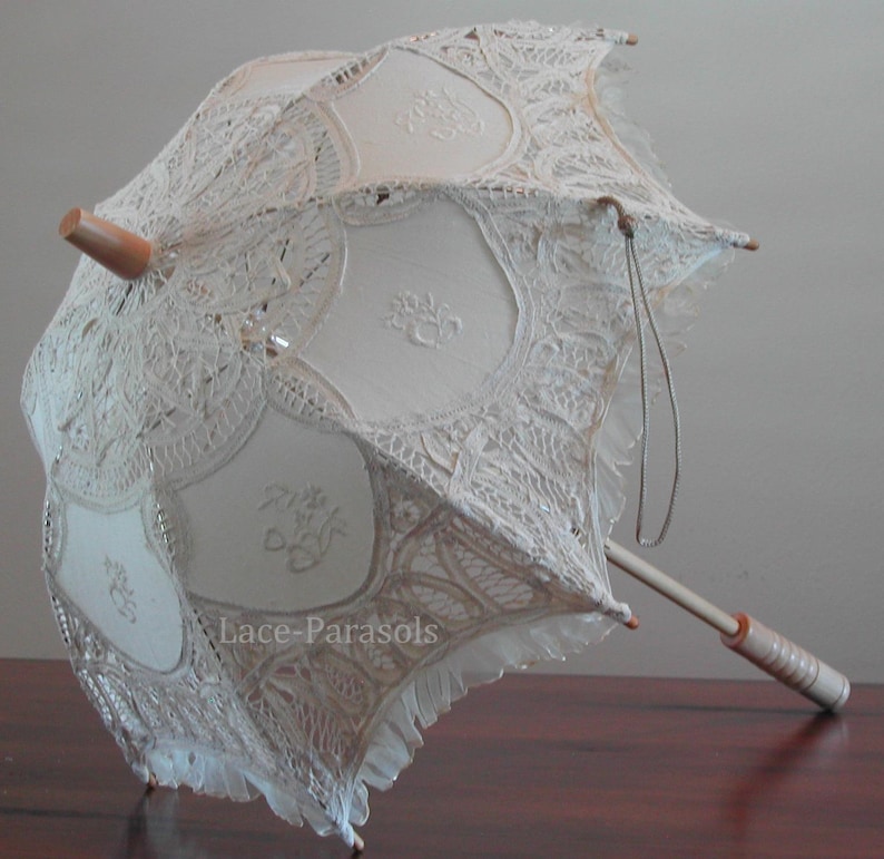 SMALL Beige Lace Parasol w/Organza Lace