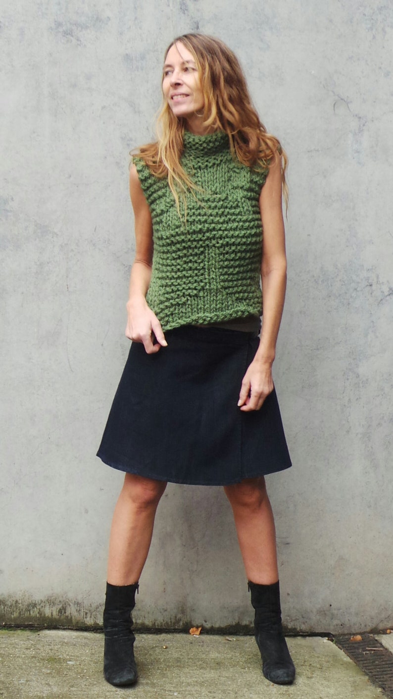 Green chunky vest tank top with high neck.