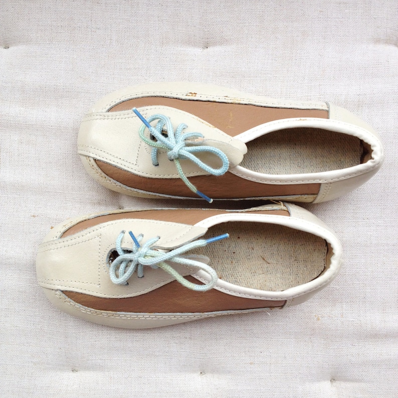 Kids shoes 10 US. Beige eco leather girls loafers. Vintage » Petagadget
