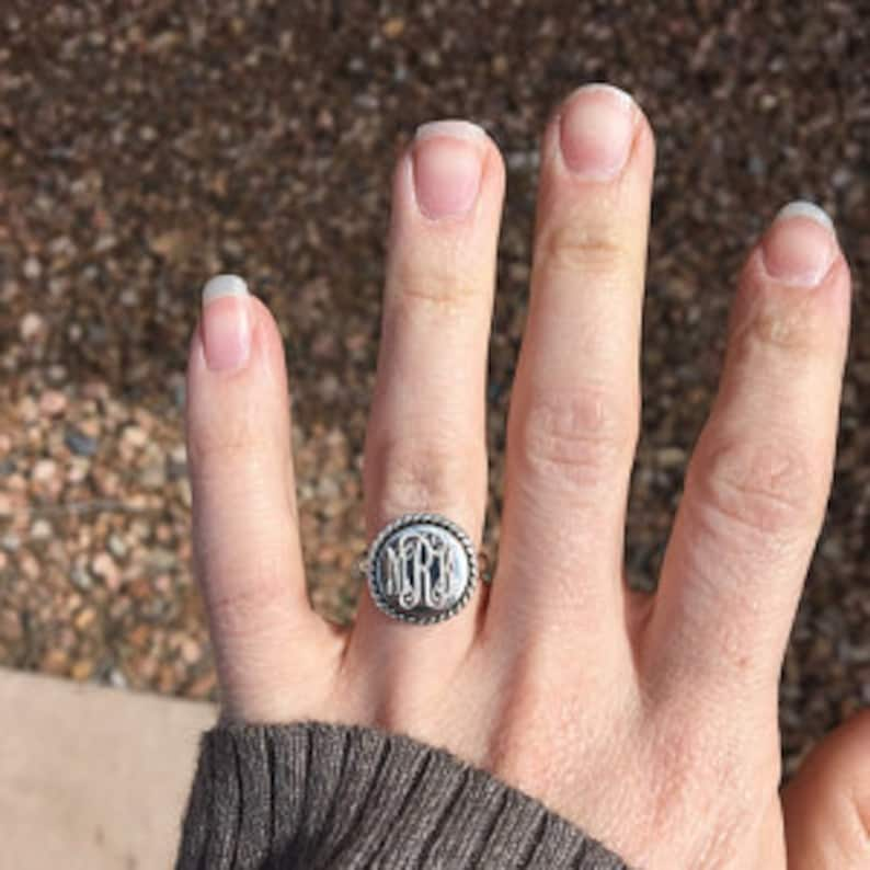 Sterling Silver Monogrammed Ring Round with Rope Edge