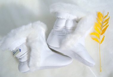 Winter baby boots in white leather leather winter booties