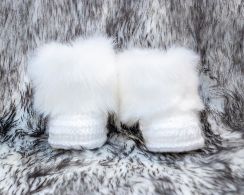 White Baby booties Faux fur boots Baby winter boots Crochet